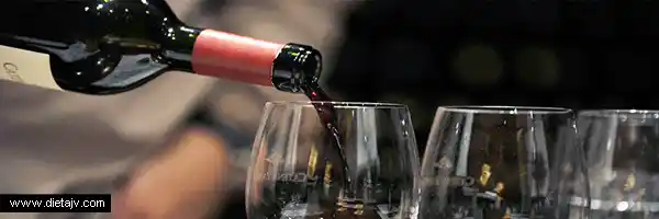 Beber alcohol en la dieta durante las comidas